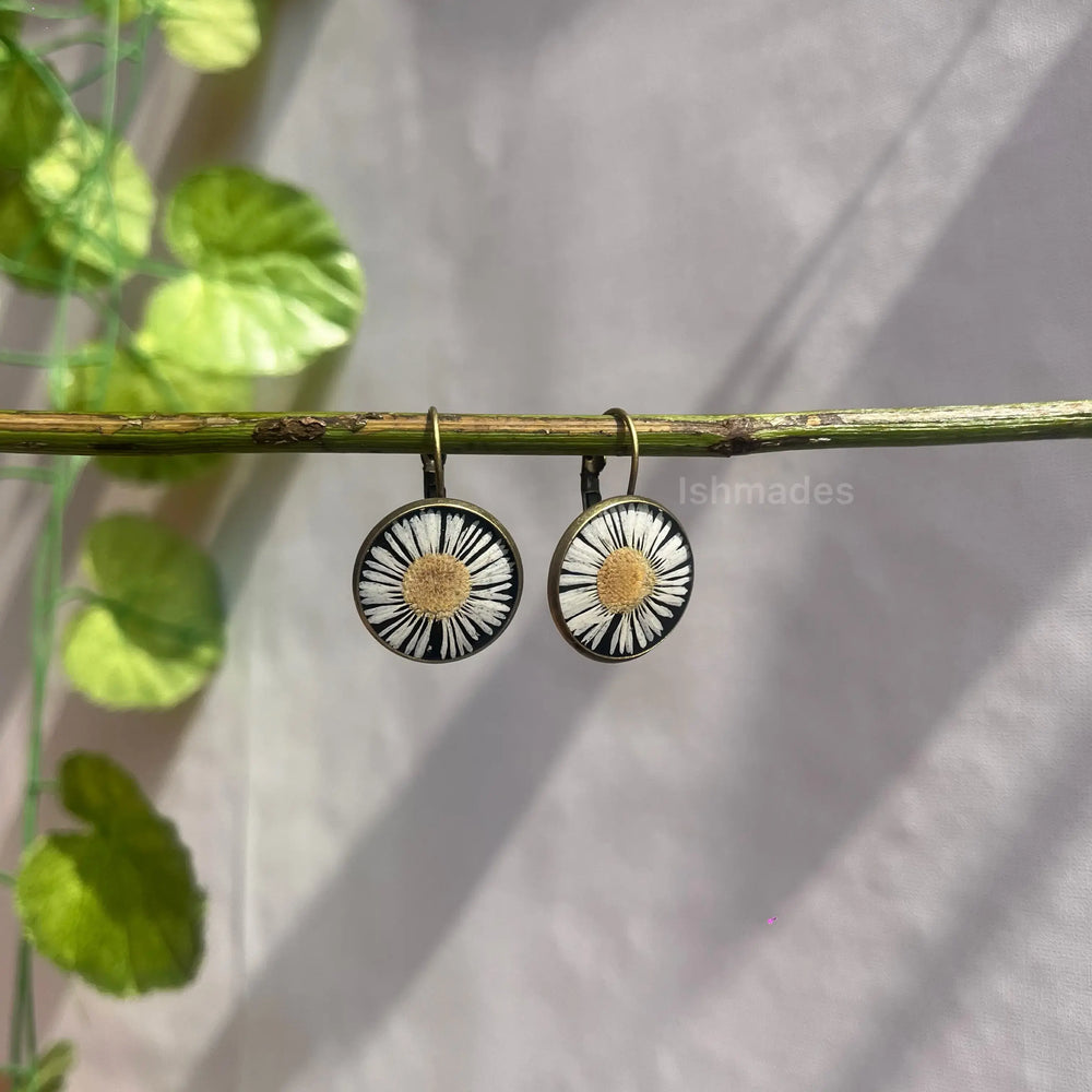 Classic aster earrings - White