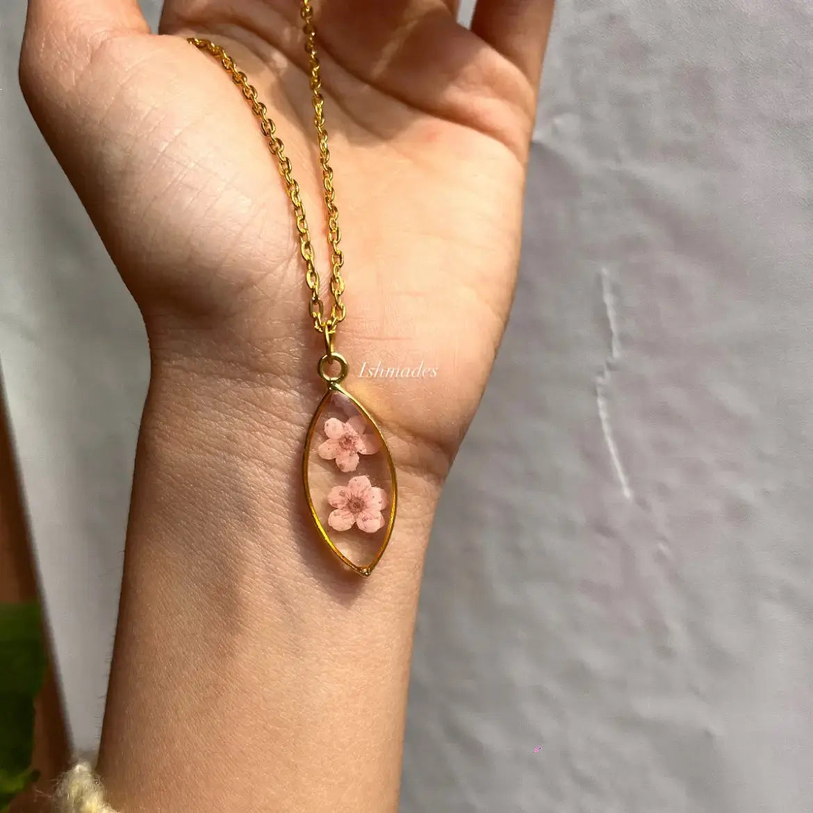 Leafy plum locket