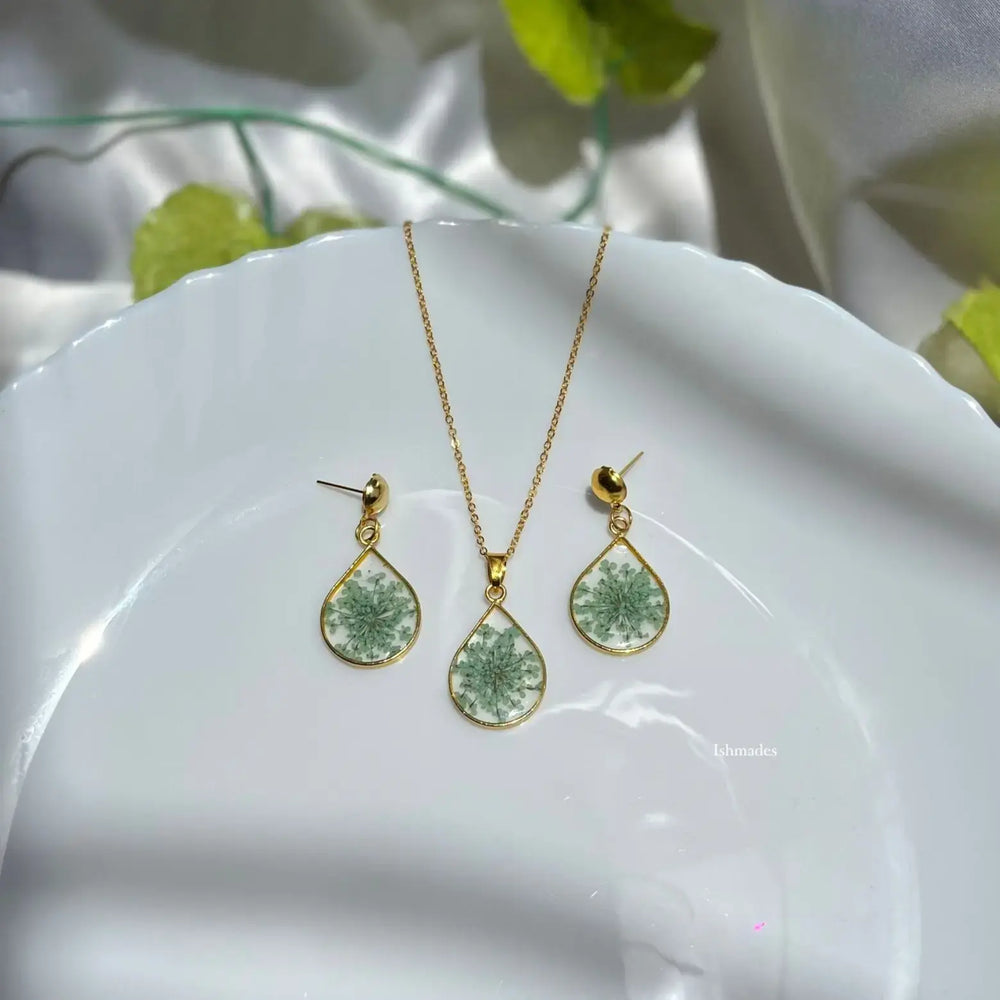 Azure lace adornments