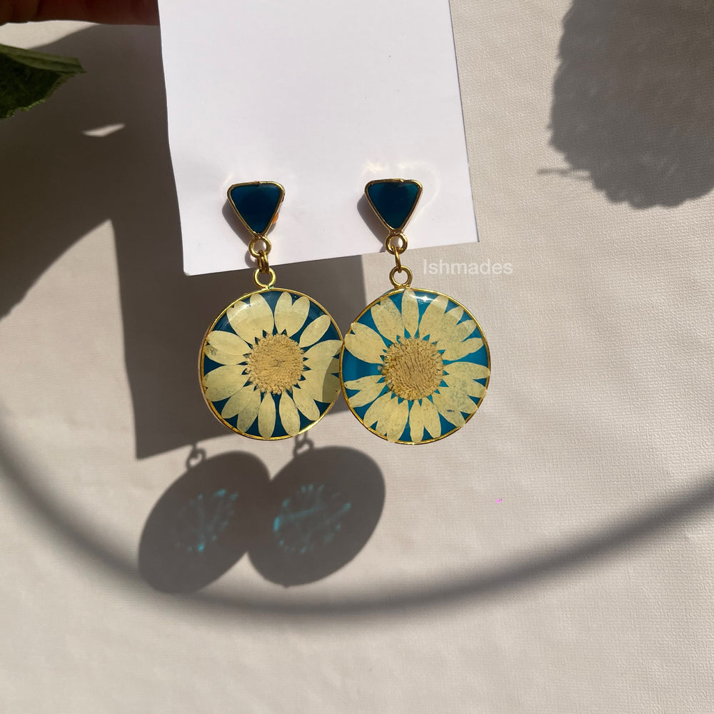 Neela Sooraj studs