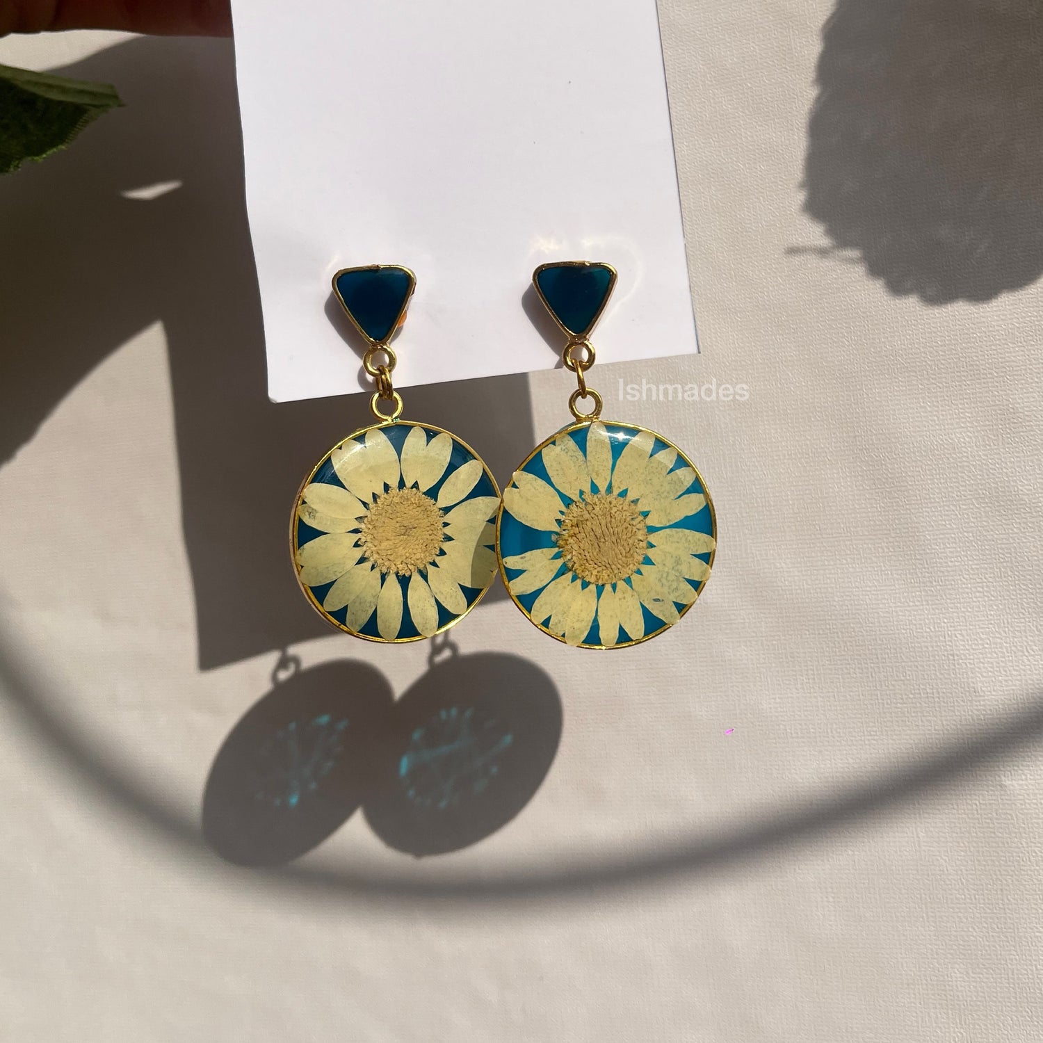 Neela Sooraj studs