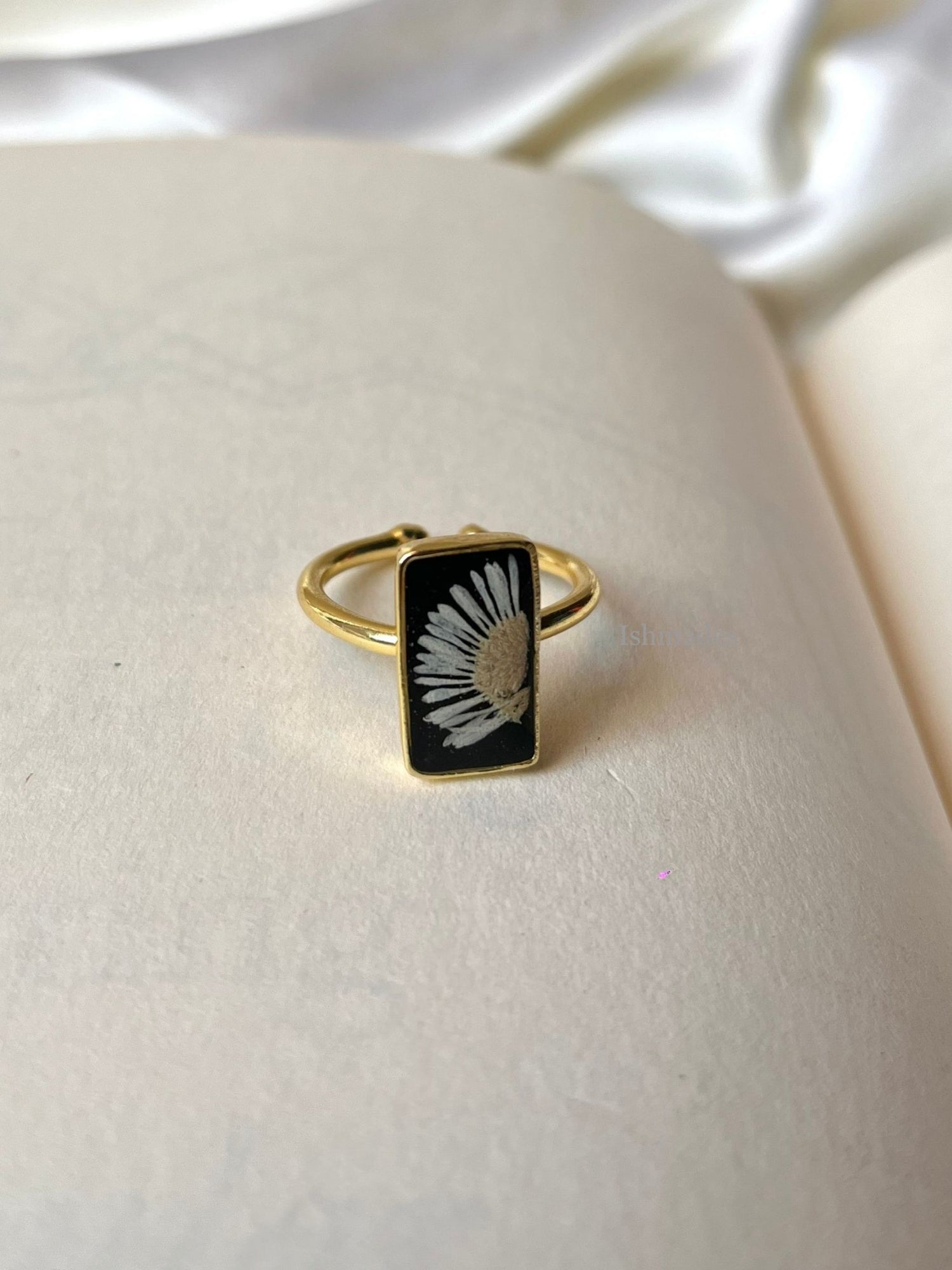 Starlight aster ring