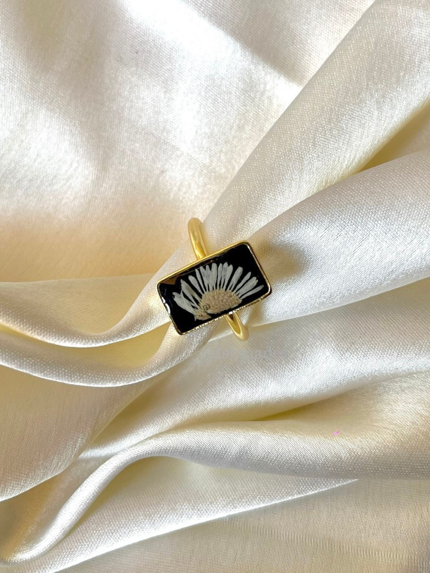 Starlight aster ring