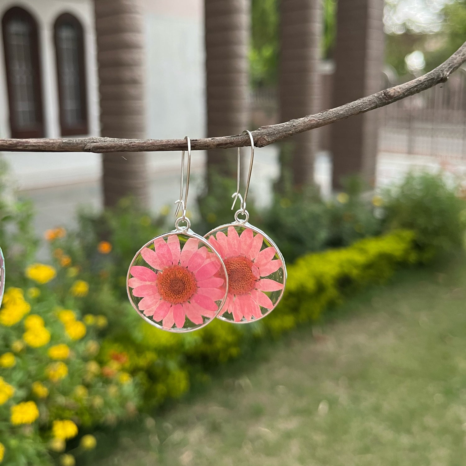 Pink daisy danglers