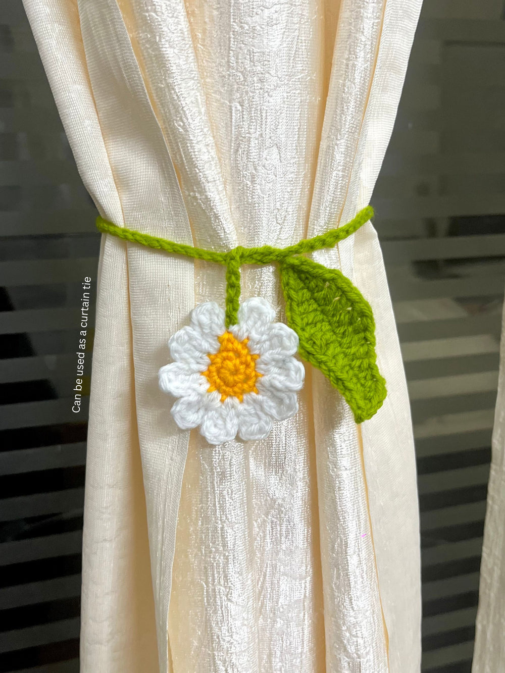 Crochet daisy charm- 3 in one delight