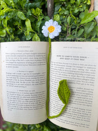 Crochet daisy charm- 3 in one delight