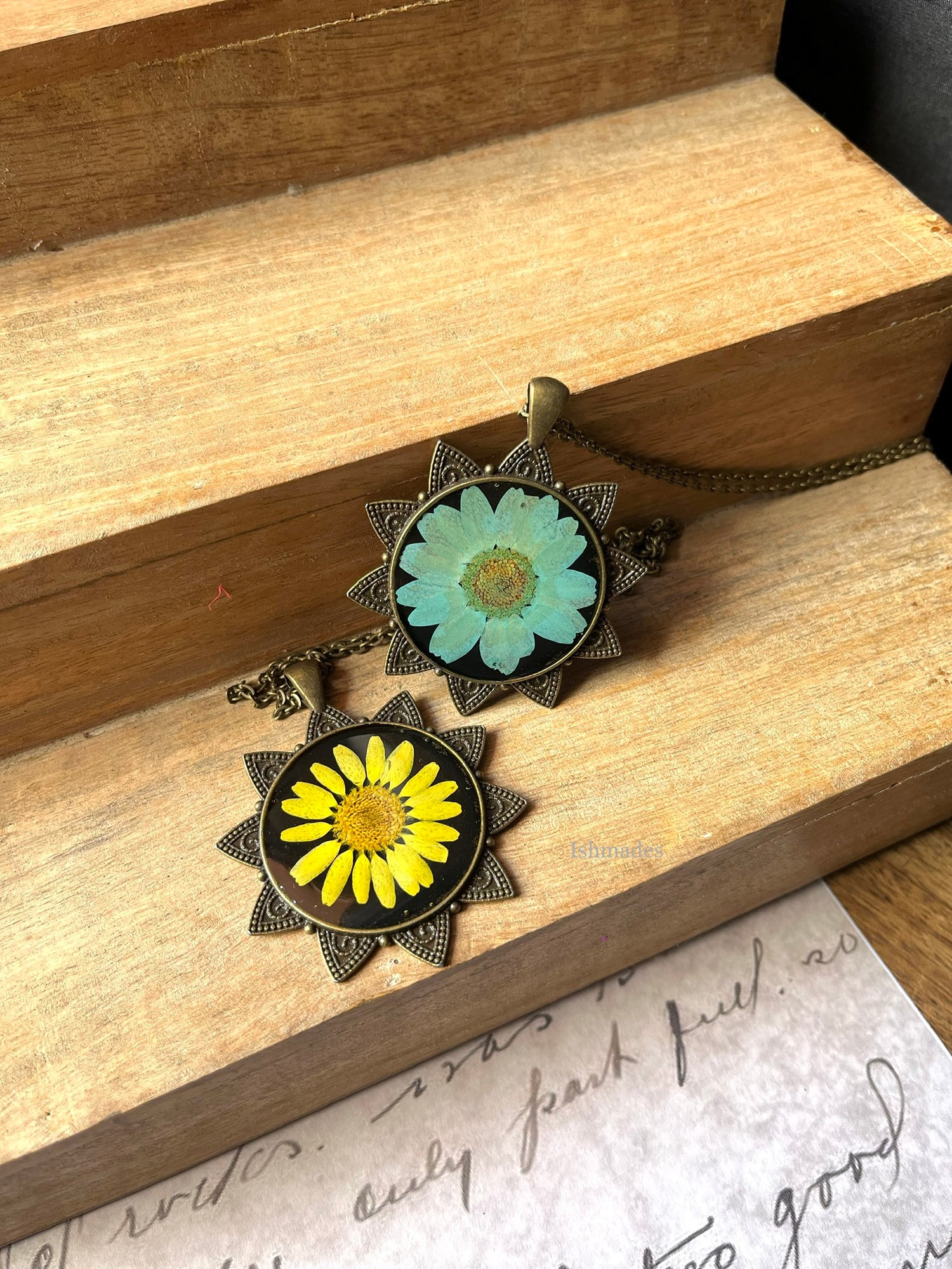 Saanjh locket