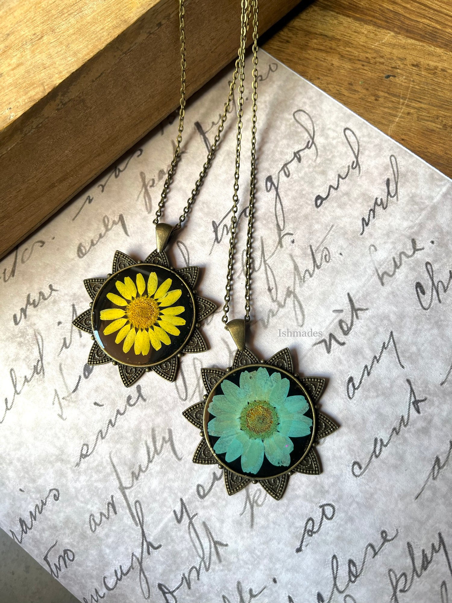 Saanjh locket