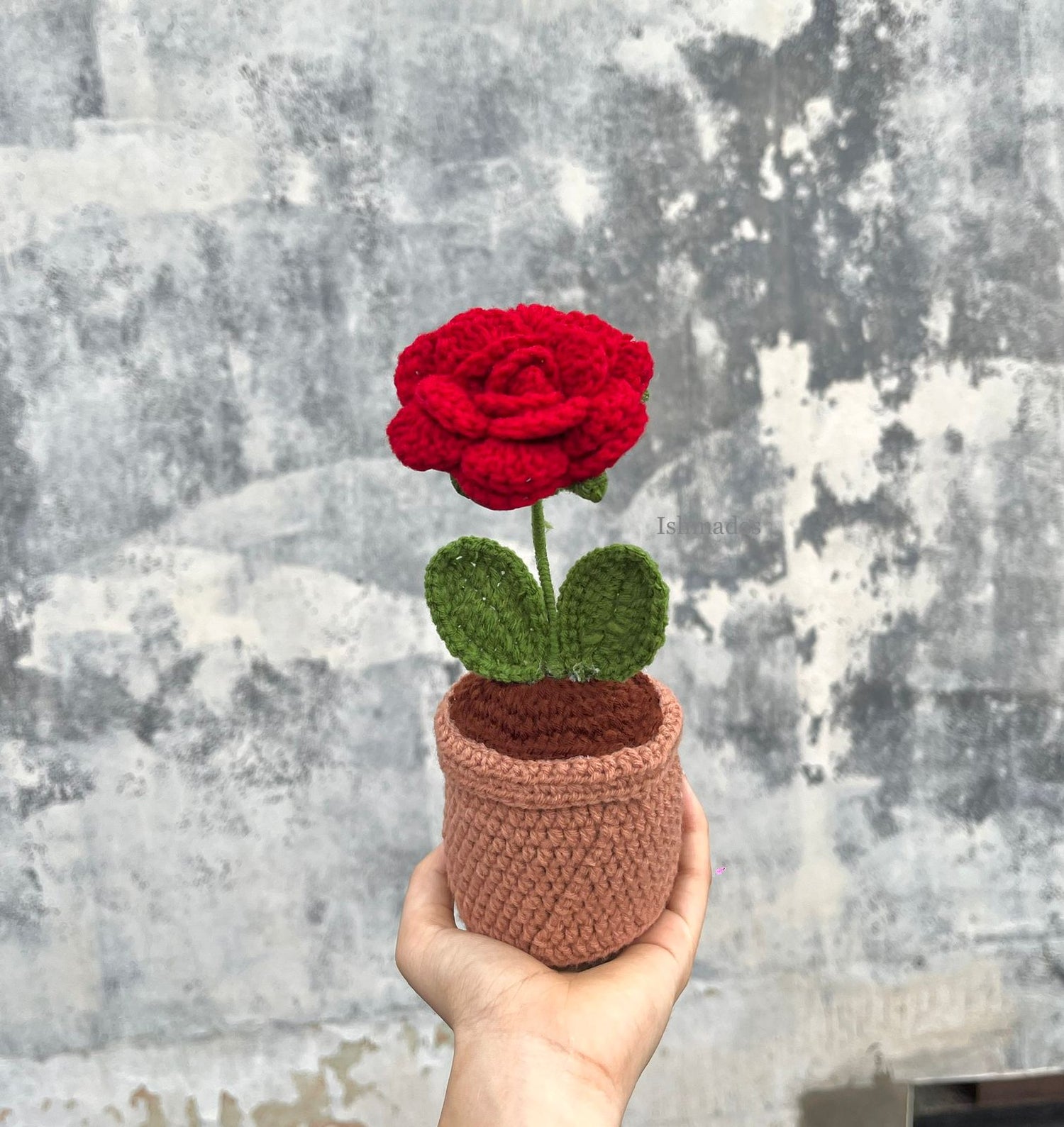 Crochet rose pot